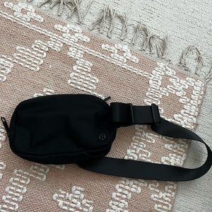 LULULEMON EVERYWHERE BELT BAG